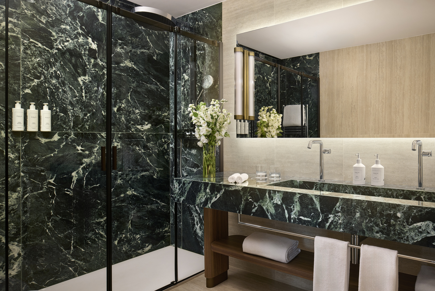 XXX  / Producao do fruto Pitaia em Vila Nova de Cacela no Algarve, 4 de Setembro 2024 / creditos: FILIPE FARINHA/LUSA